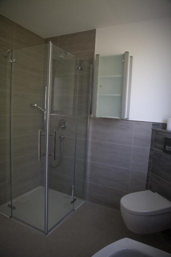 Moderne Neubau-Wohnung Mit Kamin Und 35Qm Dachterrasse Trossingen Exterior foto