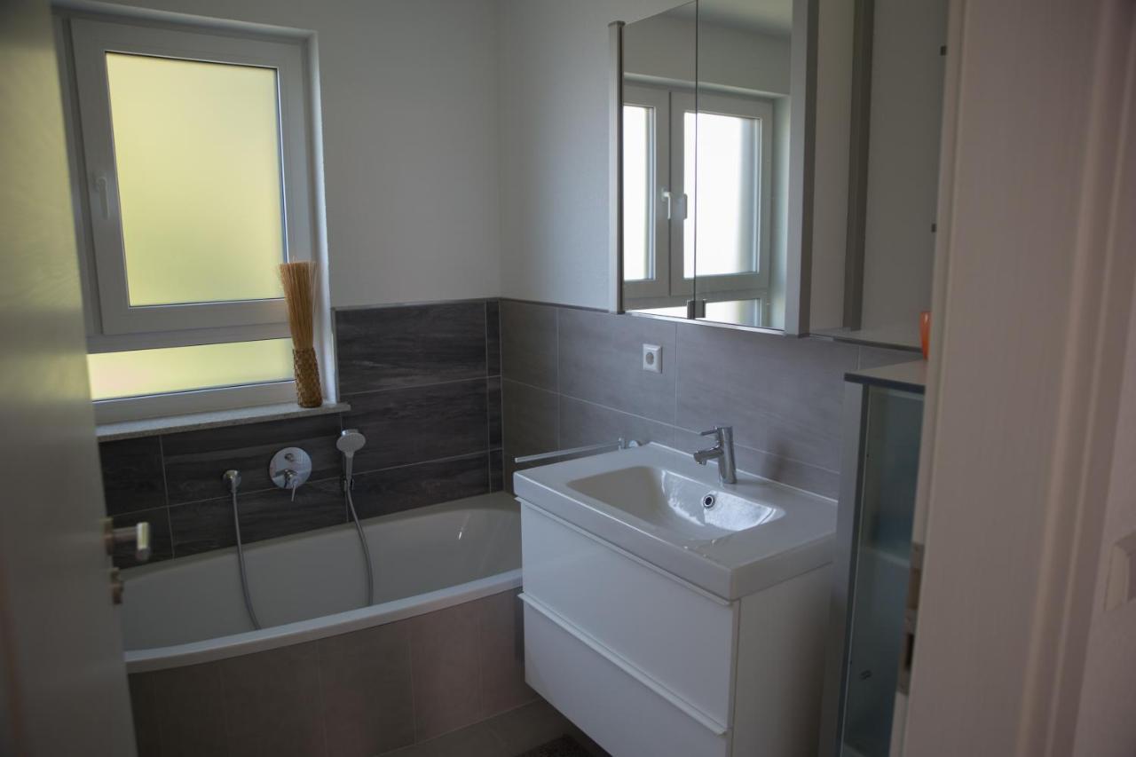 Moderne Neubau-Wohnung Mit Kamin Und 35Qm Dachterrasse Trossingen Exterior foto